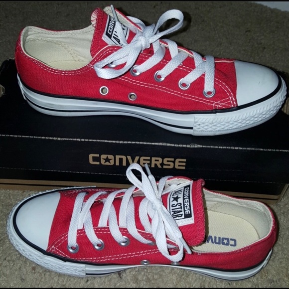 Red converse - Picture 5 of 5